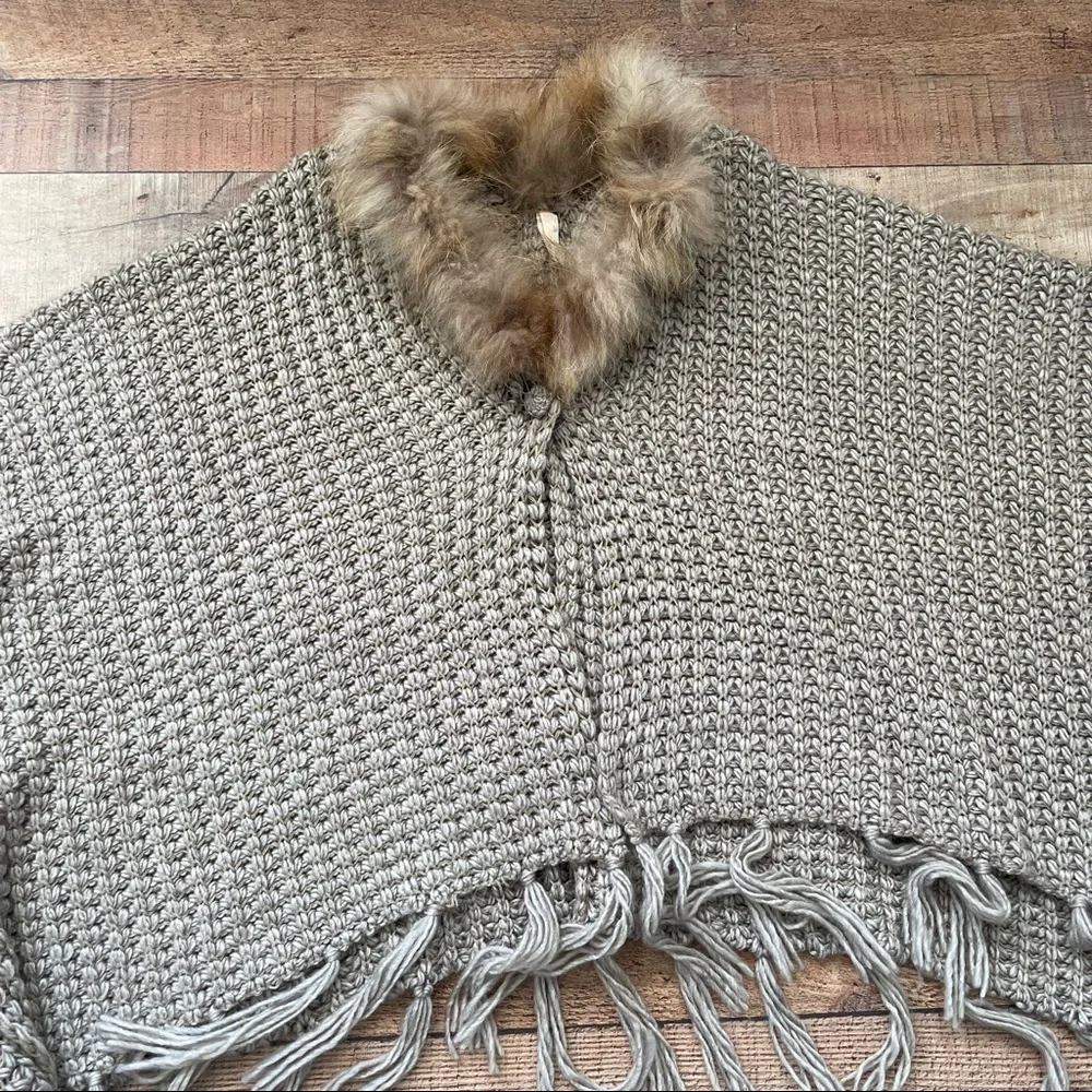 Mystree Faux Fur Trim Knit Poncho Cape Wool Blend ADULT ONE SIZE Beige - Picture 9 of 10